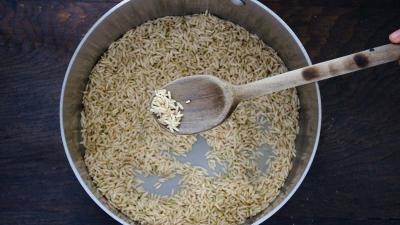 Calorias de una taza de arroz integral cocido